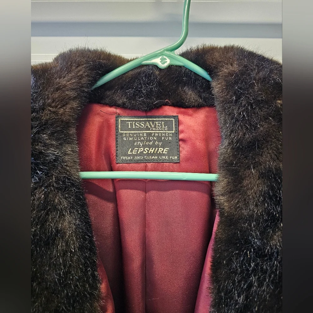 FAUX FUR CAPE STOLE SHAWL SIZE: Medium-Large - Picture 4 of 10